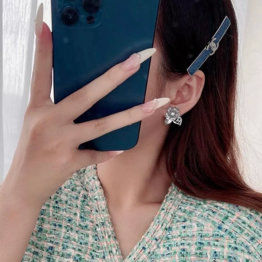 샤넬 실버 더블C 데님 블루 바 레터링 헤어 액세서리 상세 이미지 9