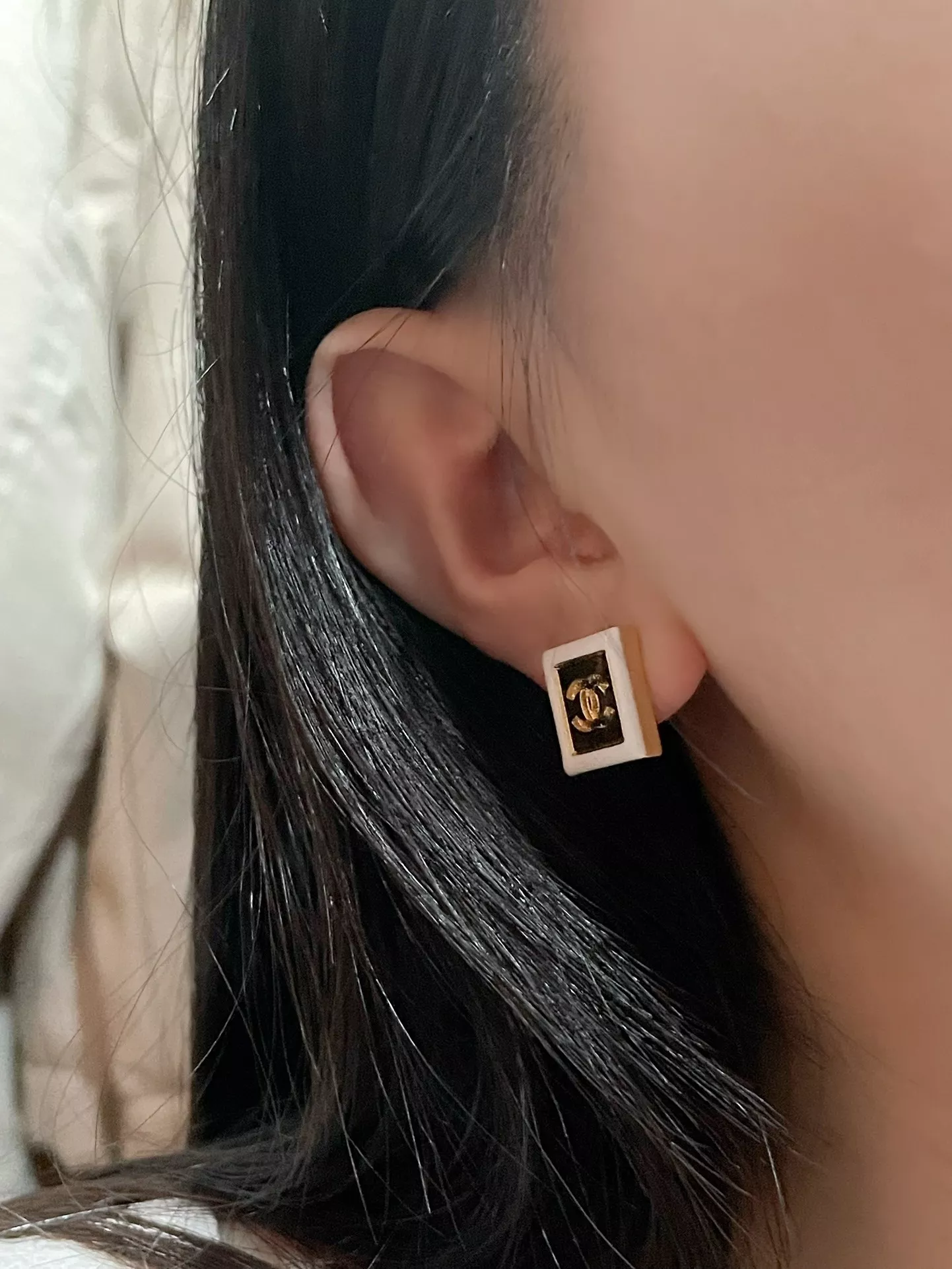 샤넬 더블C 화이트 테두리 스퀘어 스터드 상세 이미지 6