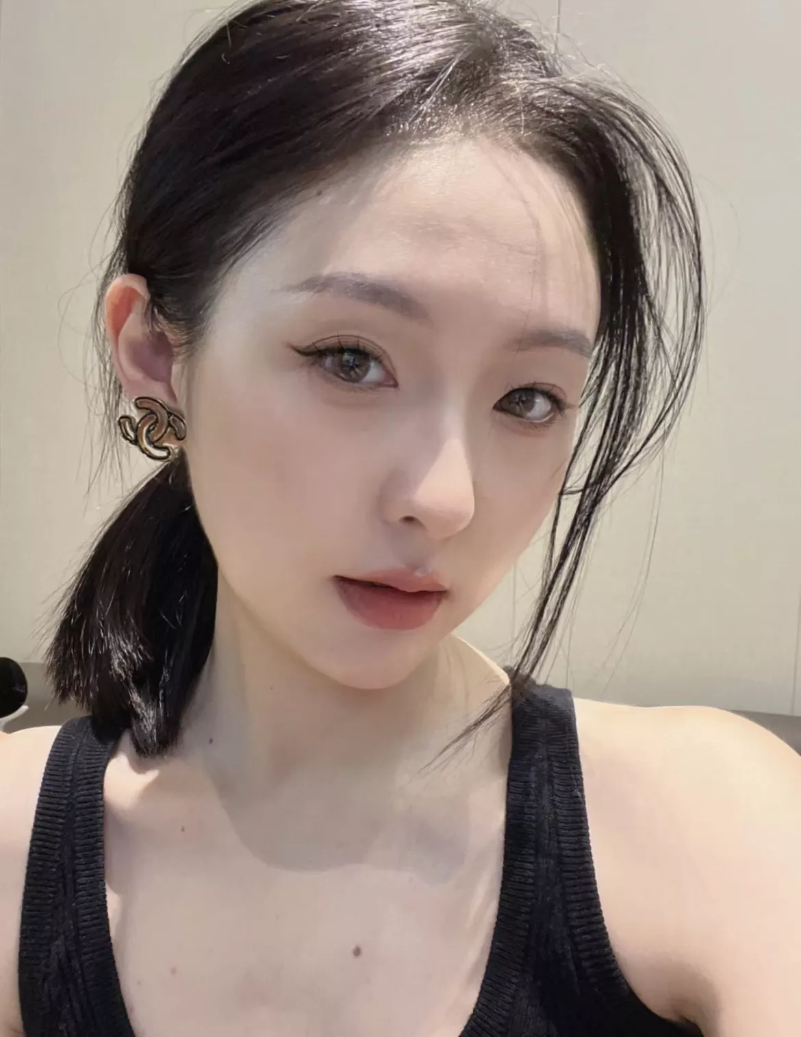 샤넬 만화 스타일 오픈워크 더블 C 이어링 상세 이미지 11