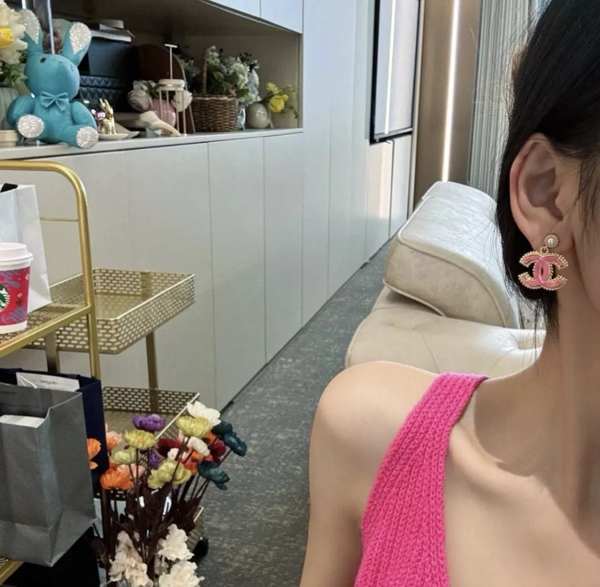 샤넬 골드톤 핑크 레진 펄 더블C 스터드 상세 이미지 12