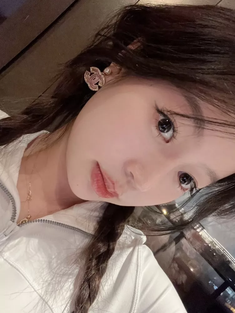 샤넬 골드톤 핑크 레진 펄 더블C 스터드 상세 이미지 8