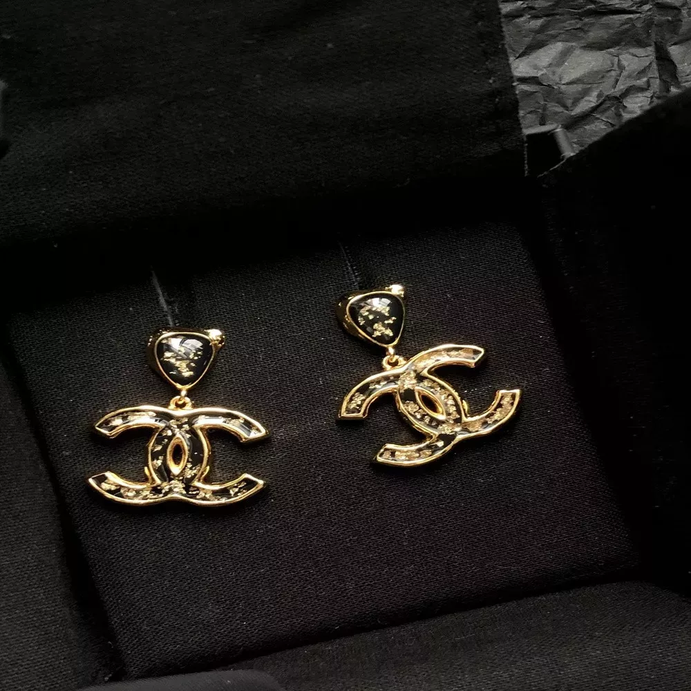 샤넬 더블C 블랙 골드 포일 포인트 귀걸이