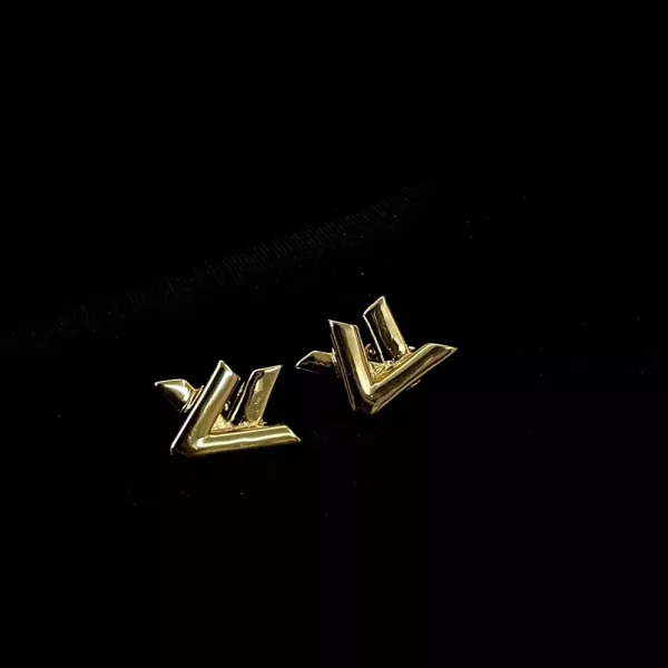 루이비통 LV 입체 로고 스터드 이어링