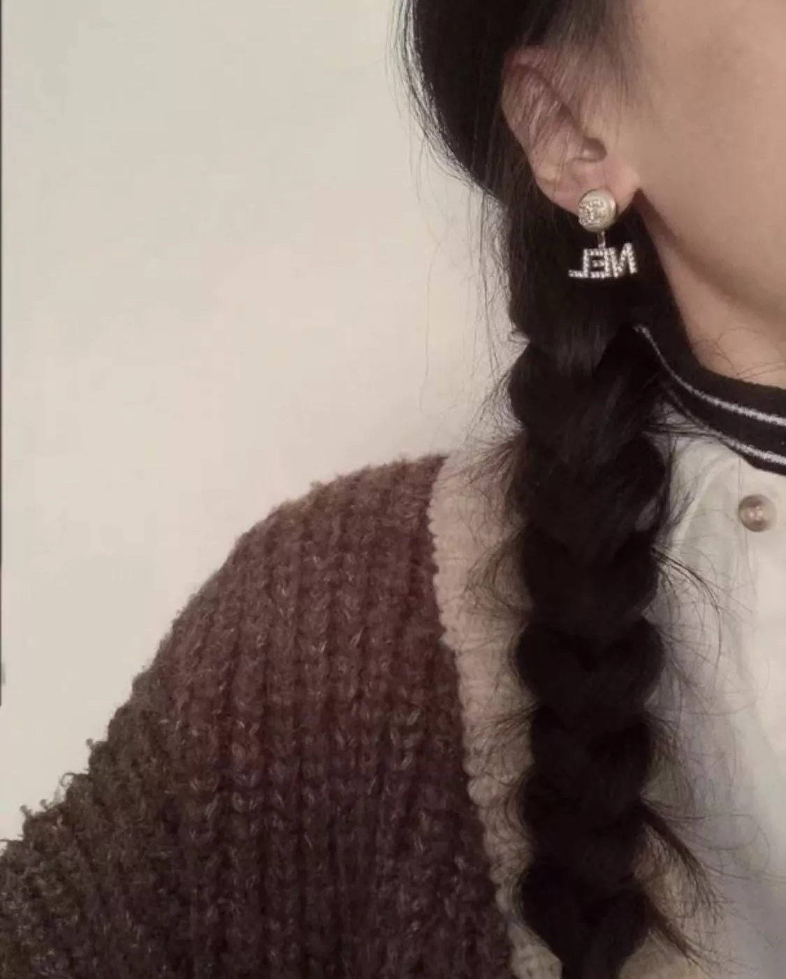 샤넬 진주 레터링 투웨이 스터드 이어링 상세 이미지 9