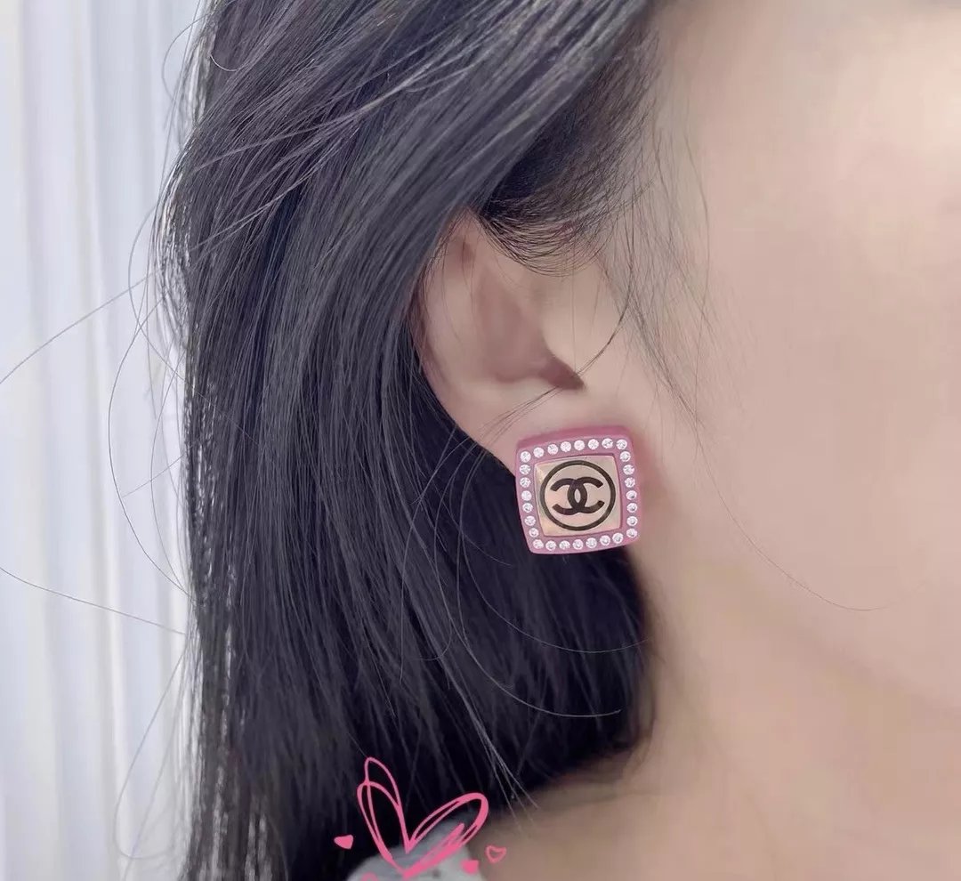 샤넬 더블C 핑크 스퀘어 아크릴 스터드 귀 장식 상세 이미지 10