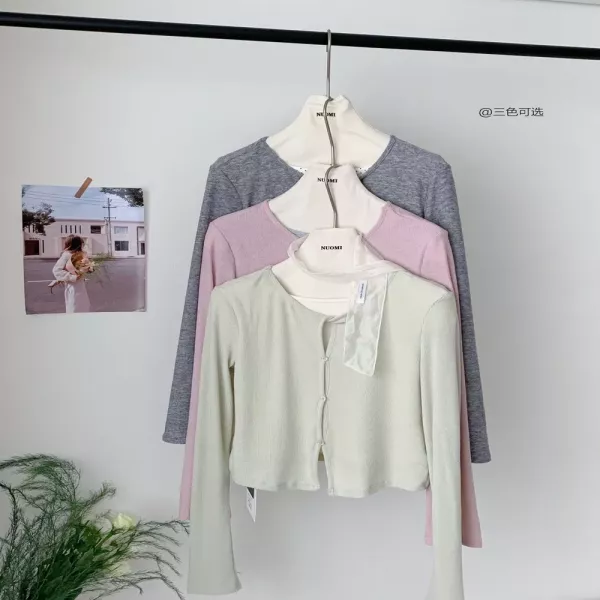 노브랜드 봄 무드 레이어드 스타일 상의