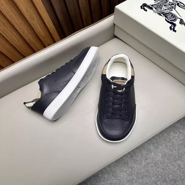 버버리 남성 쇼 인스파이어드 레더 스니커즈