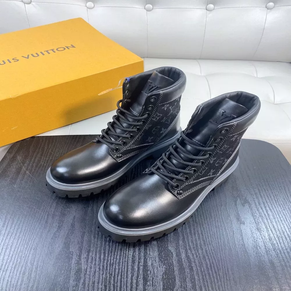 루이비통 SS25 LV 두꺼운 밑창 레이스업 하이탑 부츠