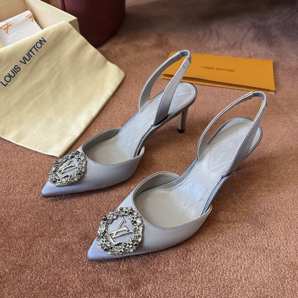 루이비통 로고 장식 포인티드토 슬링백 힐