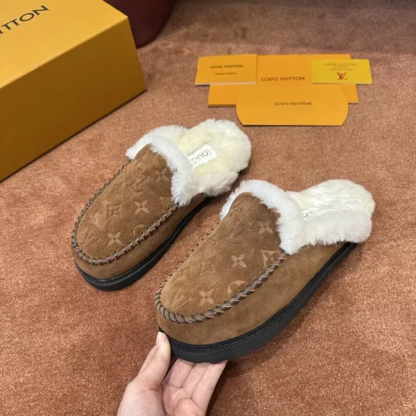 루이비통 모노그램 스웨이드 양털 퍼 슬리퍼