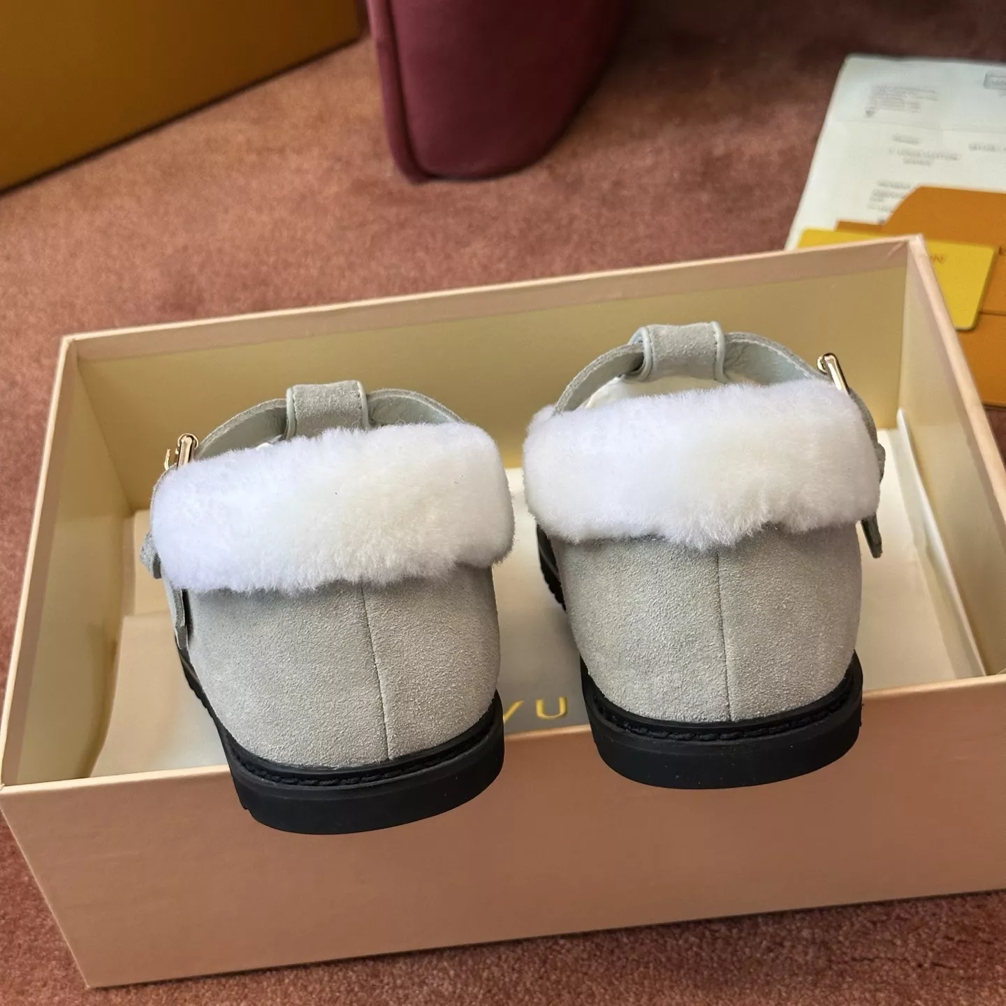 루이비통 24FW T스트랩 양모 퍼 로퍼 슈즈 상세 이미지 8
