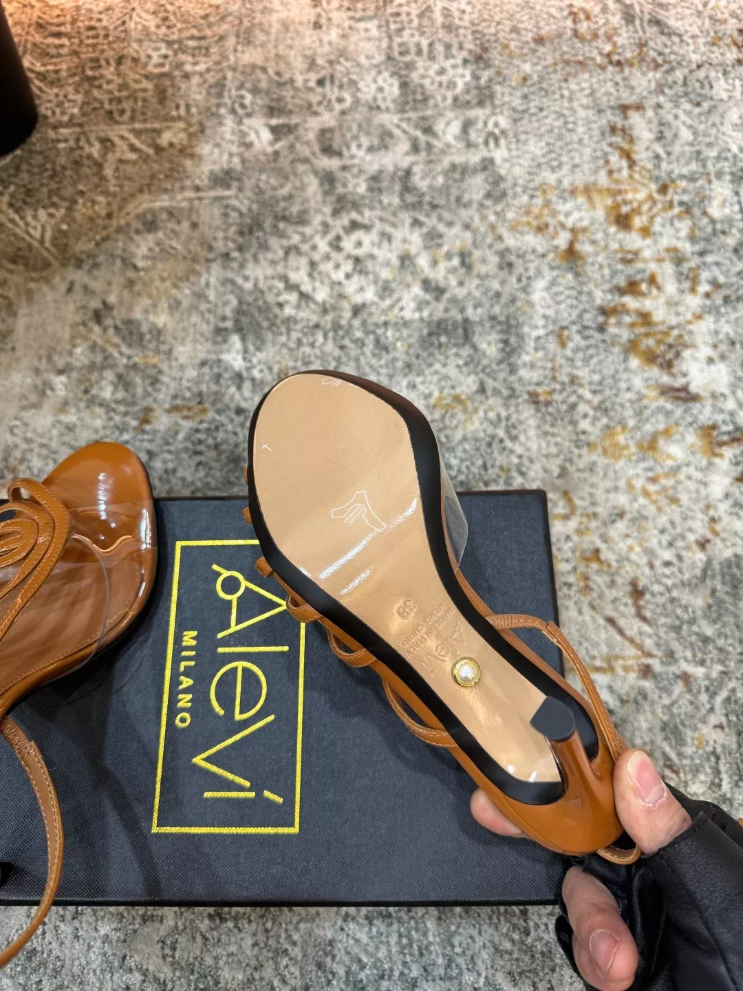 알레비 에레비 에나멜 토오픈 뮬 힐 상세 이미지 6