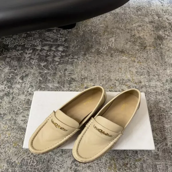 끌로에 26FW 봄여름 양가죽 로퍼