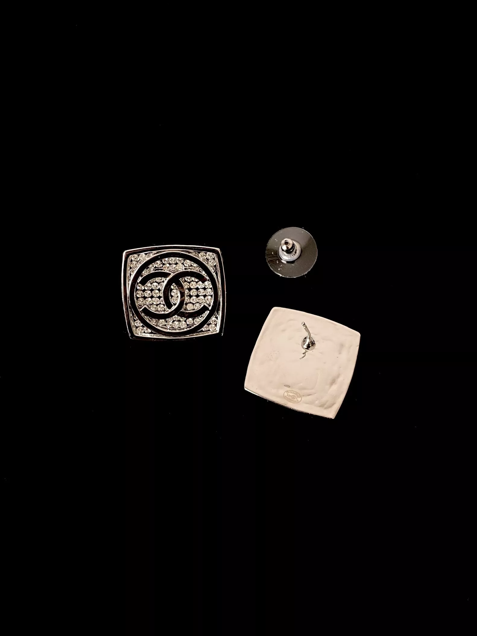 샤넬 25C 실버 풀크리스탈 사각 더블C 스터드 이어링 상세 이미지 3