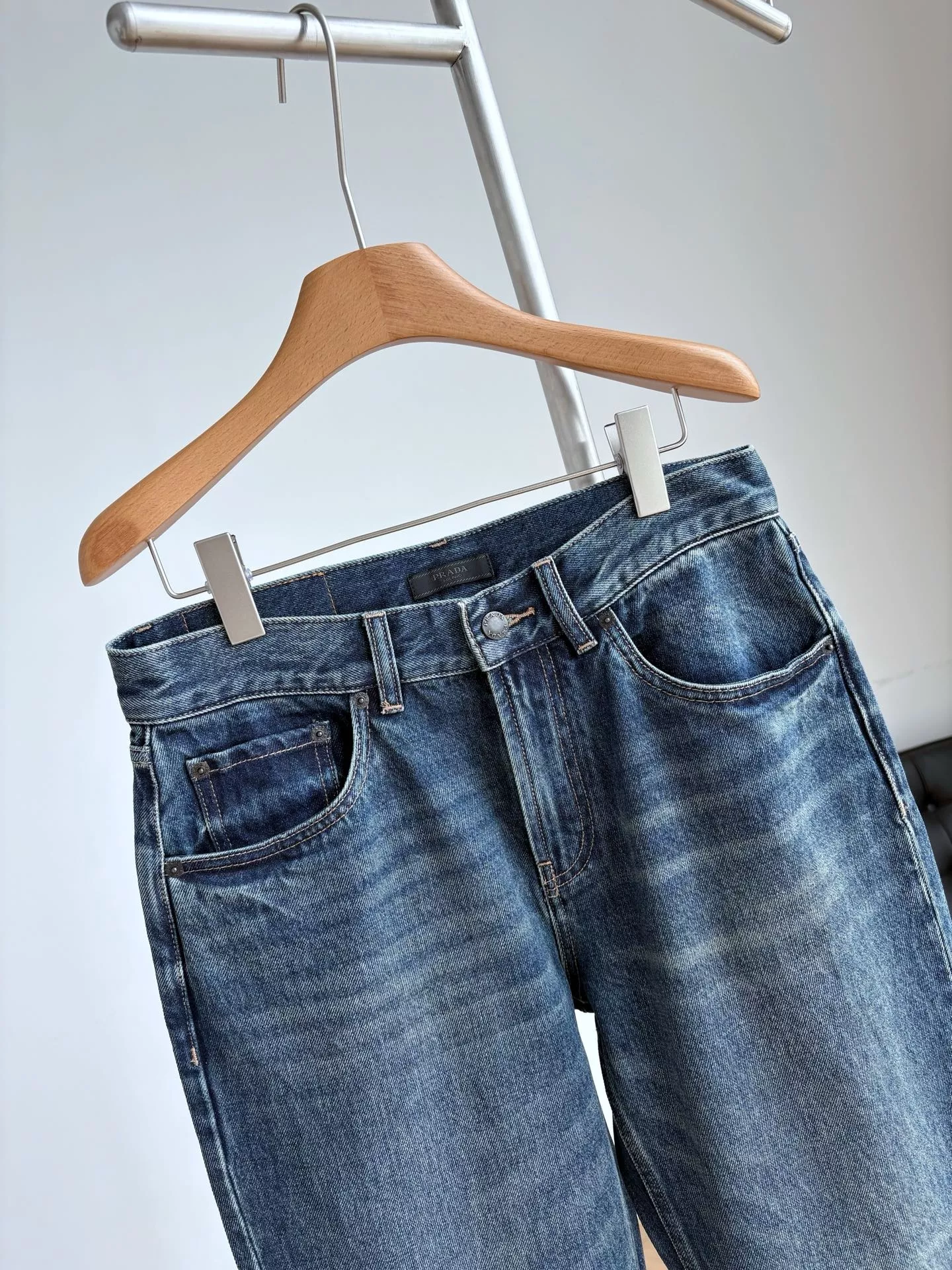 프라다 복고 워싱 블루 데님 팬츠 상세 이미지 3