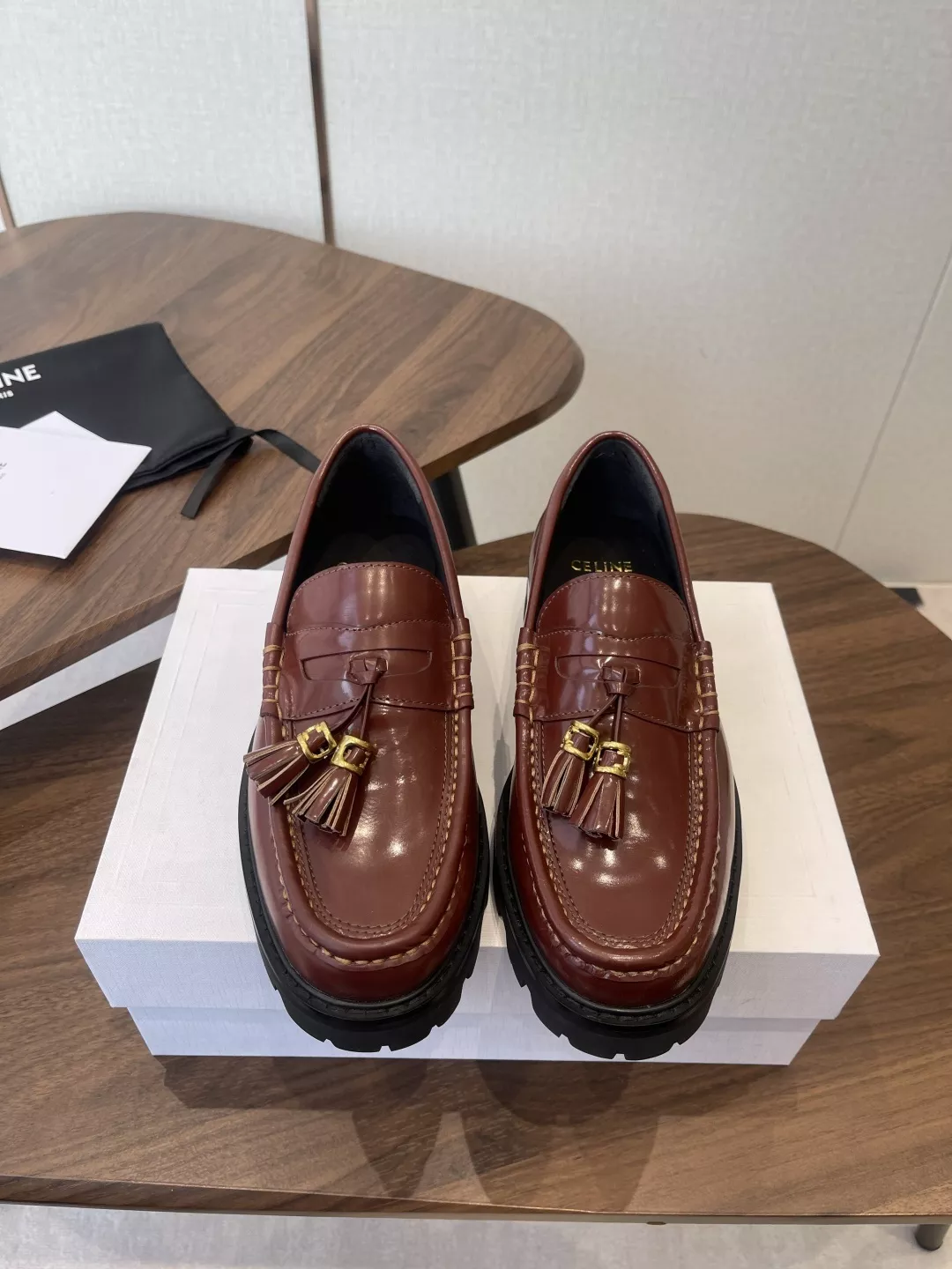 셀린느 클래식 태슬 로퍼 상세 이미지 1