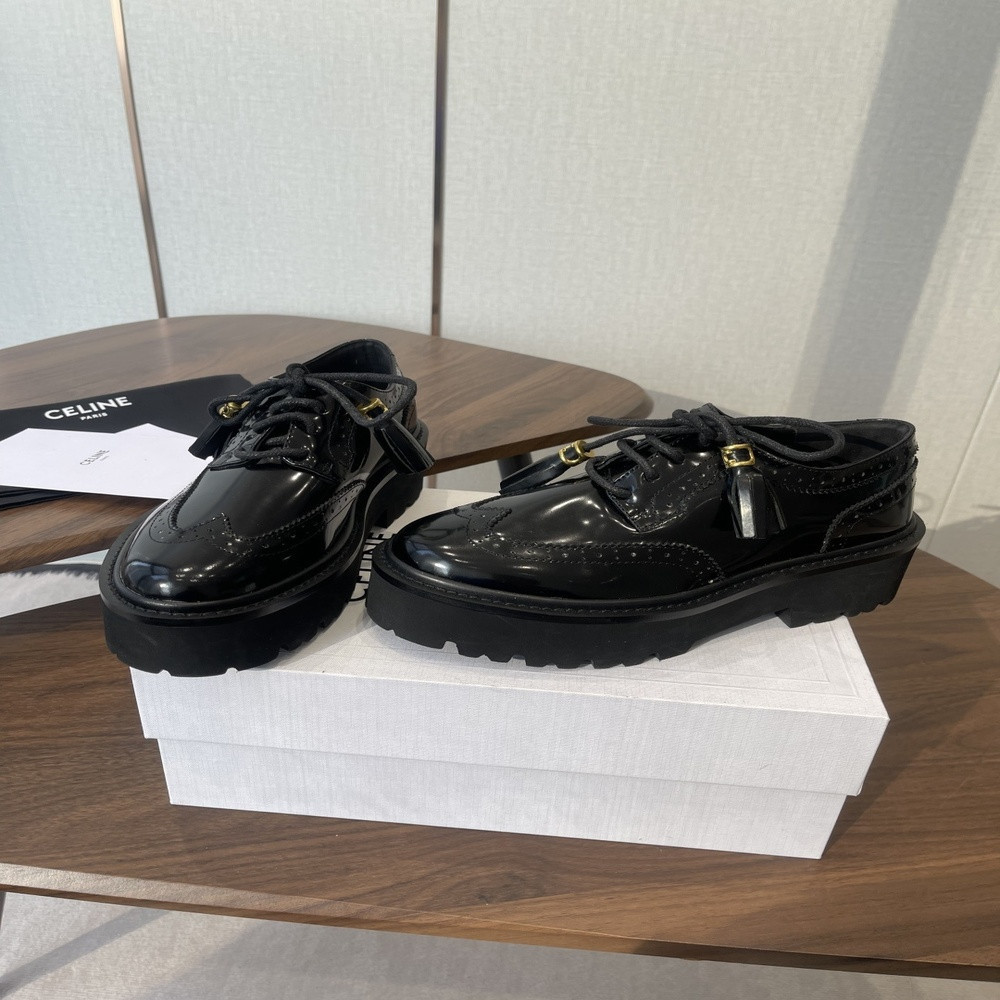 셀린느 클래식 테슬 로퍼