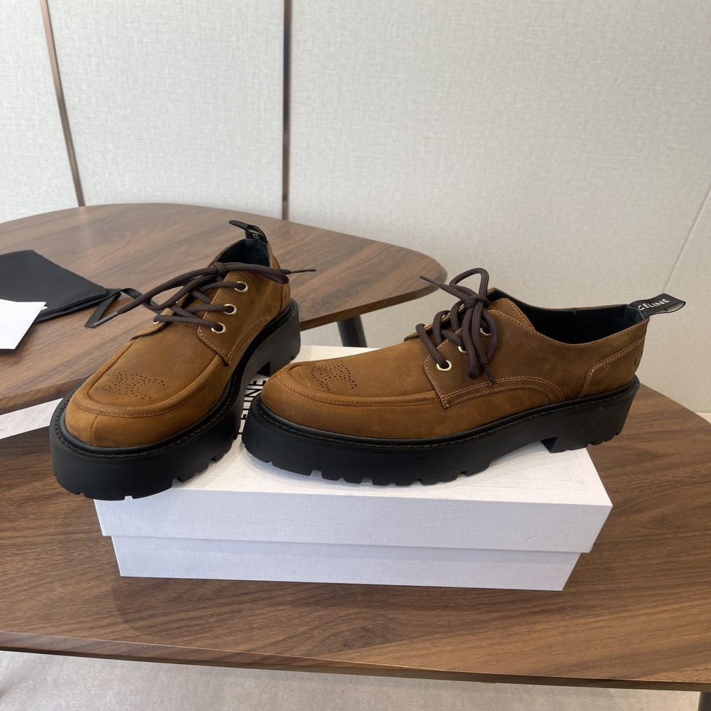 셀린느 빈티지 무드 레이스업 로퍼