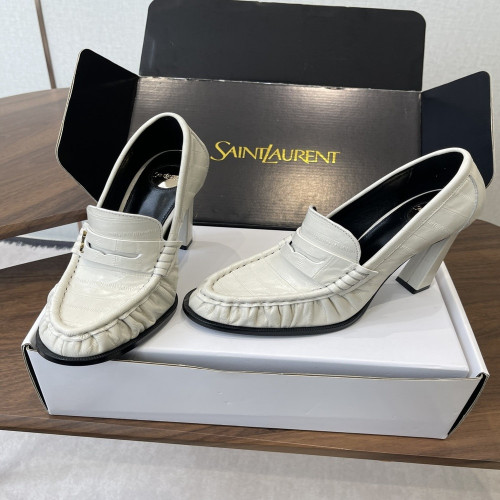 입생로랑 YSL 로고 장식 송아지가죽 하이힐 로퍼