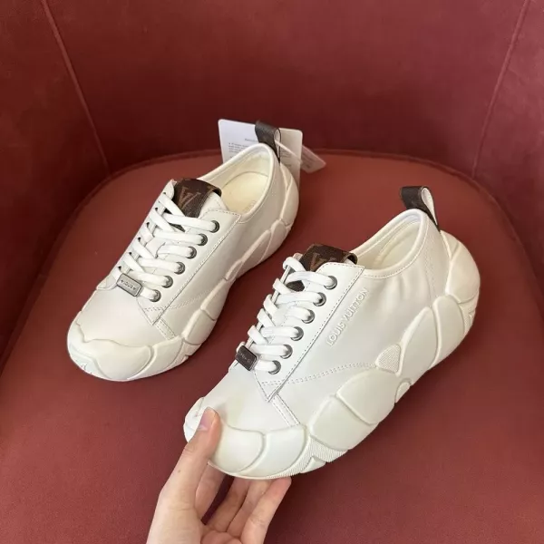 루이비통 LV 버블 그라데이션 로고 로우 스니커즈