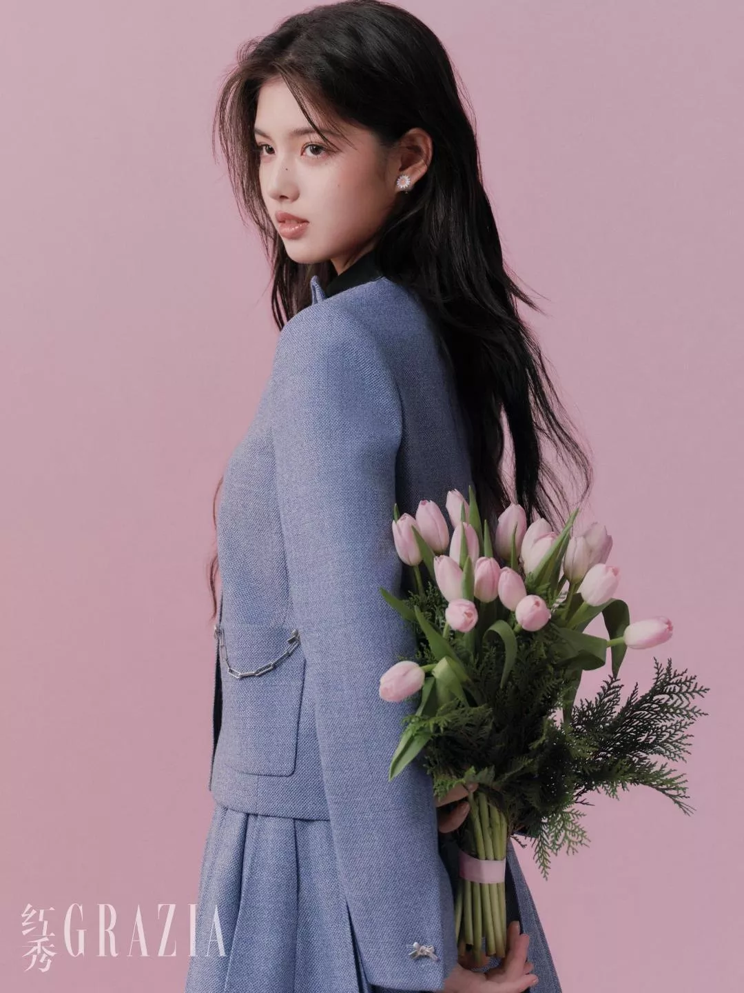 디올 진주 플라워 벌 모티브 이어링 상세 이미지 9