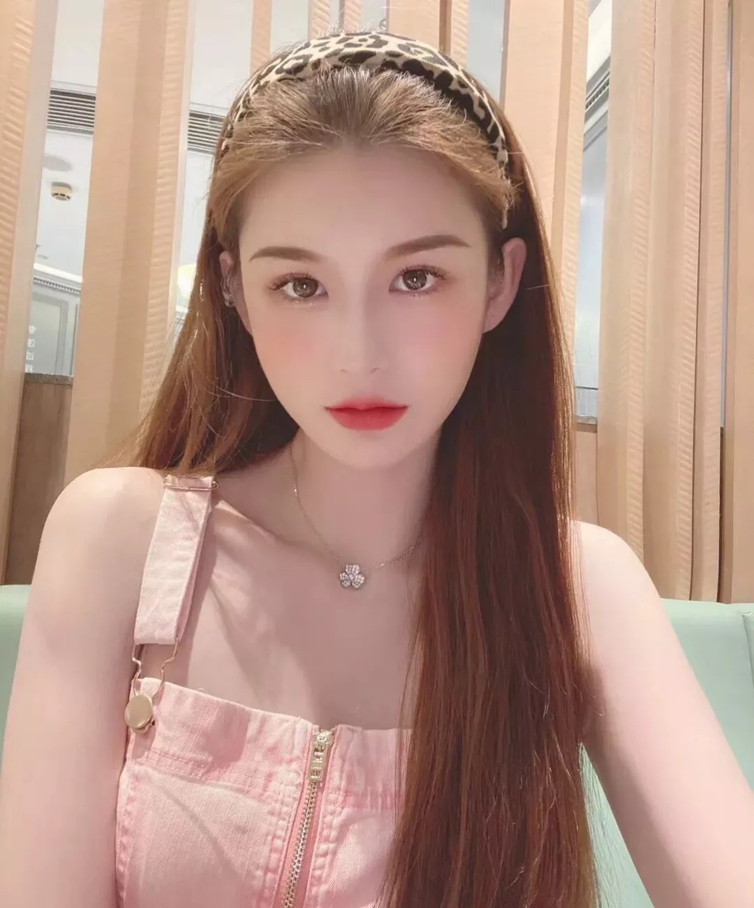 반클리프아펠 알함브라 플라워 펜던트 주얼리 상세 이미지 30