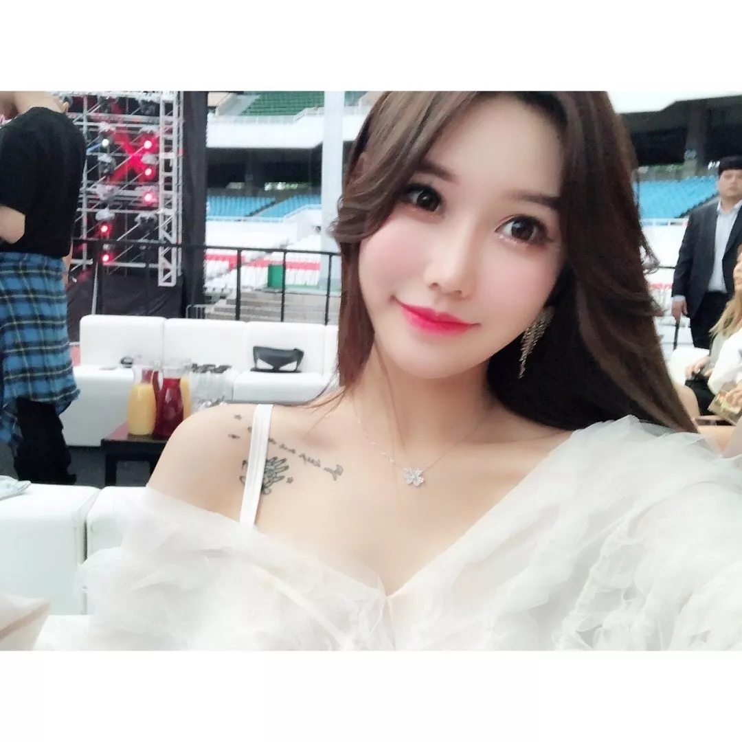 반클리프아펠 알함브라 플라워 펜던트 주얼리 상세 이미지 18