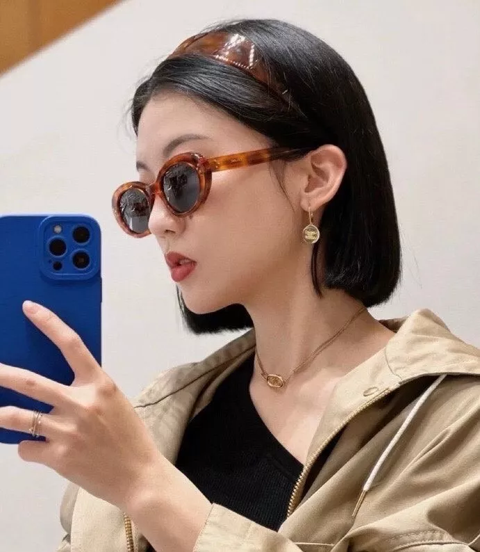 셀린느 트리옹프 원형 코인 드롭 이어링 상세 이미지 8