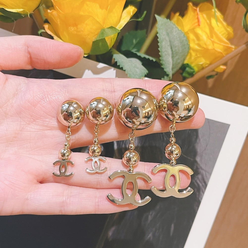 샤넬 더블 C 메탈 볼 드롭 이어링