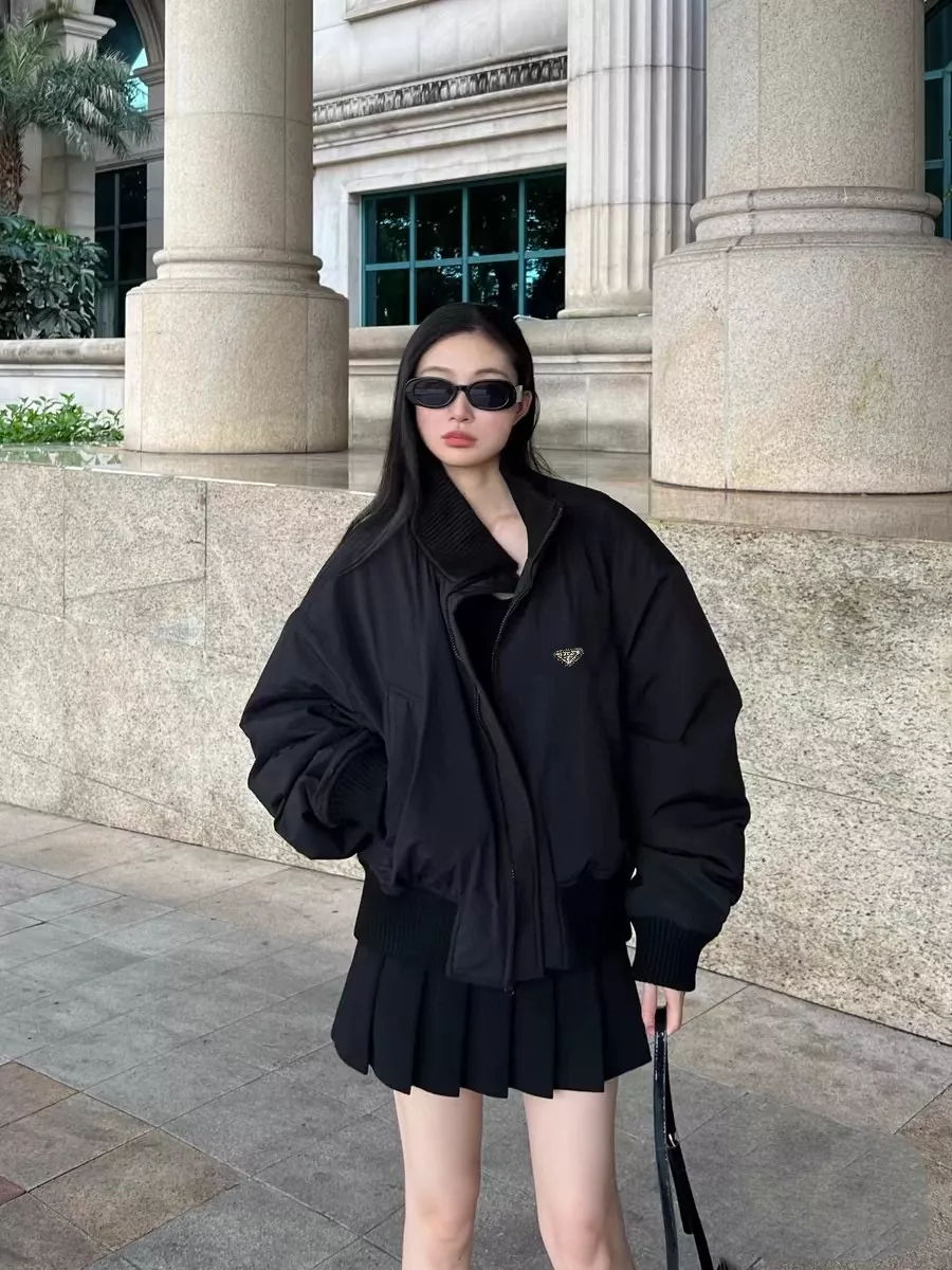 프라다 삼각 메탈 로고 하이넥 집업 재킷 상세 이미지 21