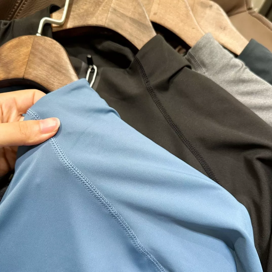 데상트 반집업 아웃도어 긴소매 상의 상세 이미지 2