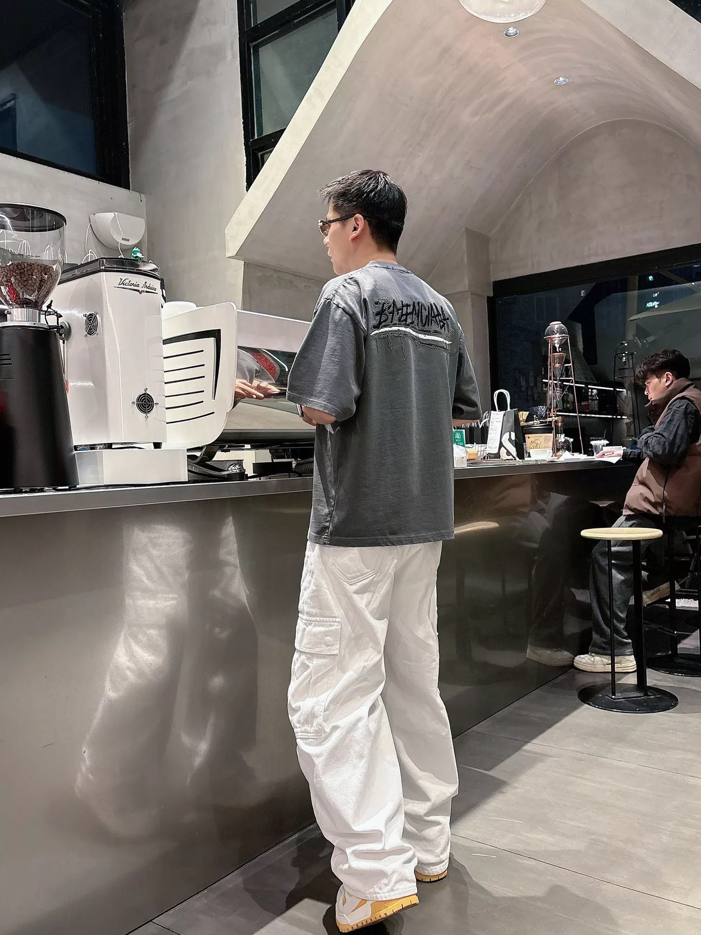 발렌시아가 로고 자수 워싱 반팔 티셔츠 상세 이미지 14