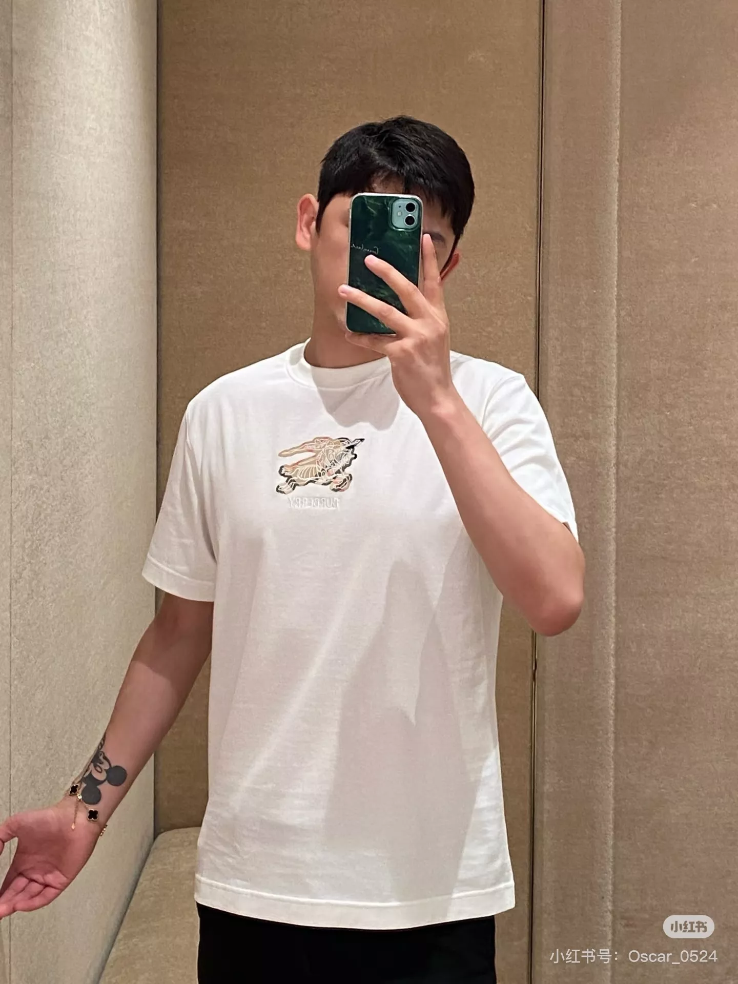 버버리 기사 마이크로 로고 반팔 티셔츠 상세 이미지 22