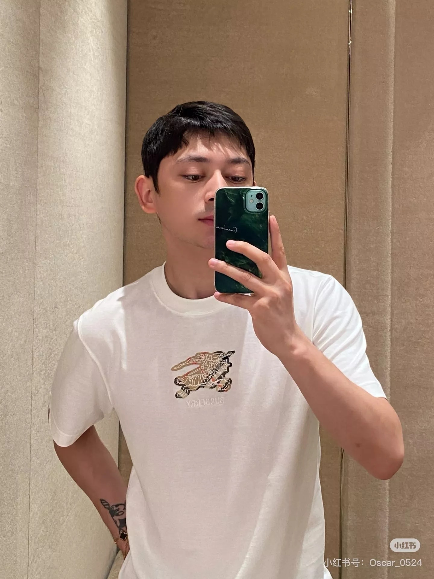 버버리 기사 마이크로 로고 반팔 티셔츠 상세 이미지 20