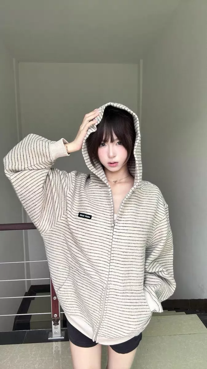 미우미우 스트라이프 후드 집업 재킷 상세 이미지 25