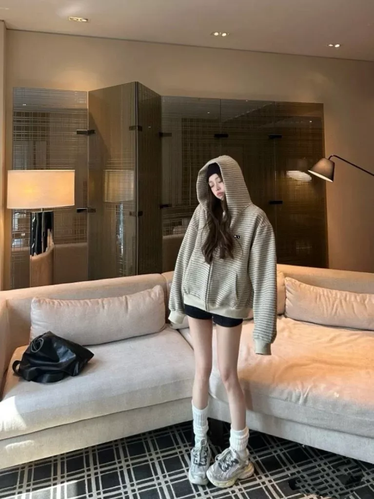 미우미우 스트라이프 후드 집업 재킷 상세 이미지 3