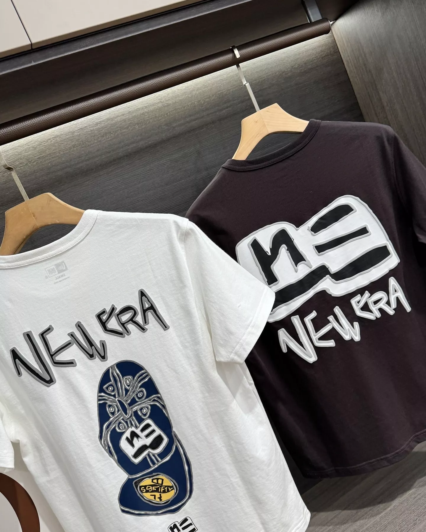 뉴에라 만화풍 팀 로고 반소매 티셔츠 상세 이미지 25