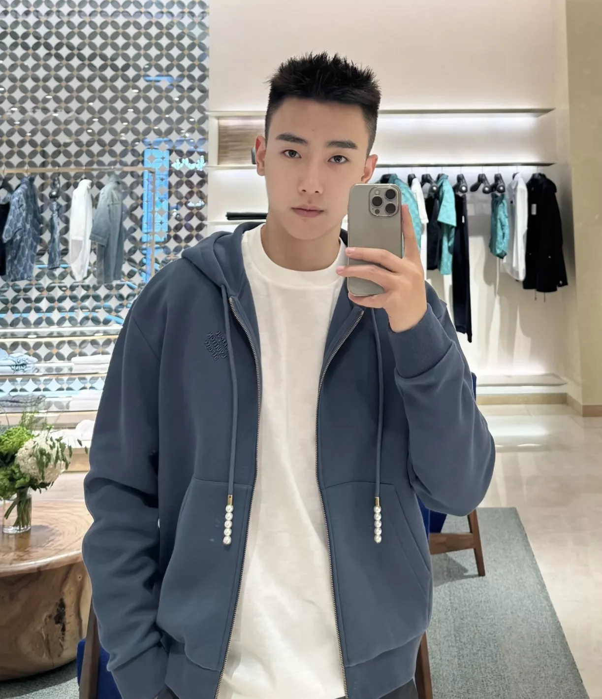 루이비통 진주 드로스트링 자수 후드 집업 상세 이미지 11