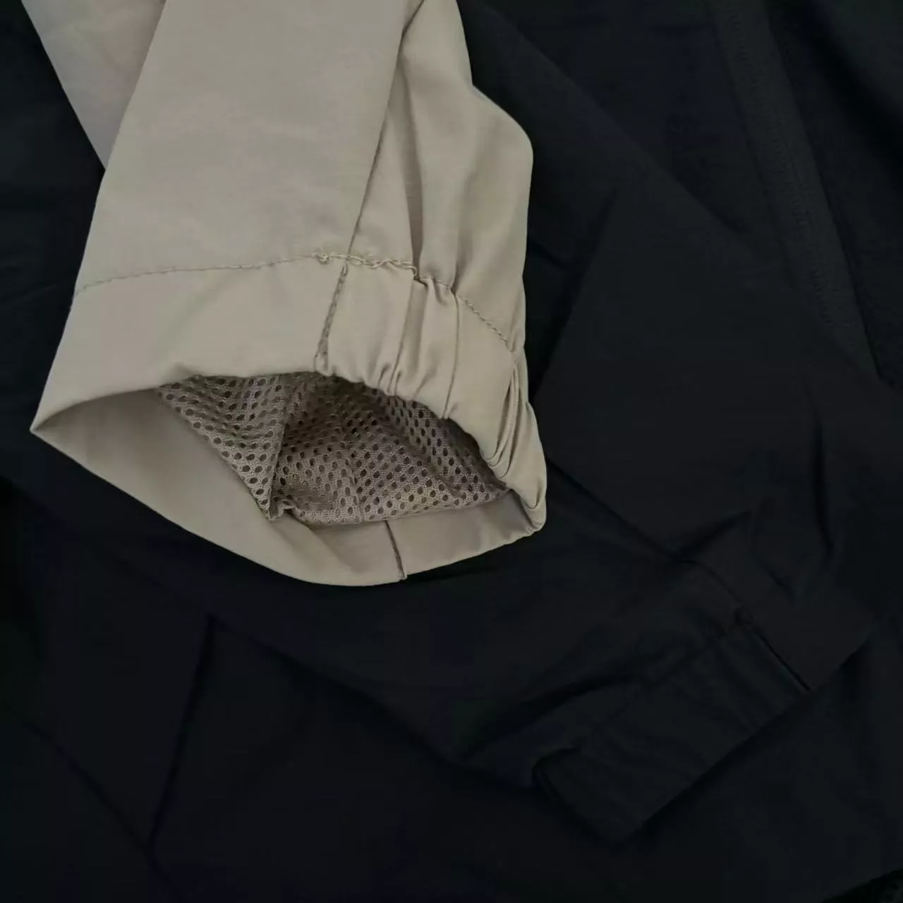 데상트 방수 후드 우븐 재킷 상세 이미지 14