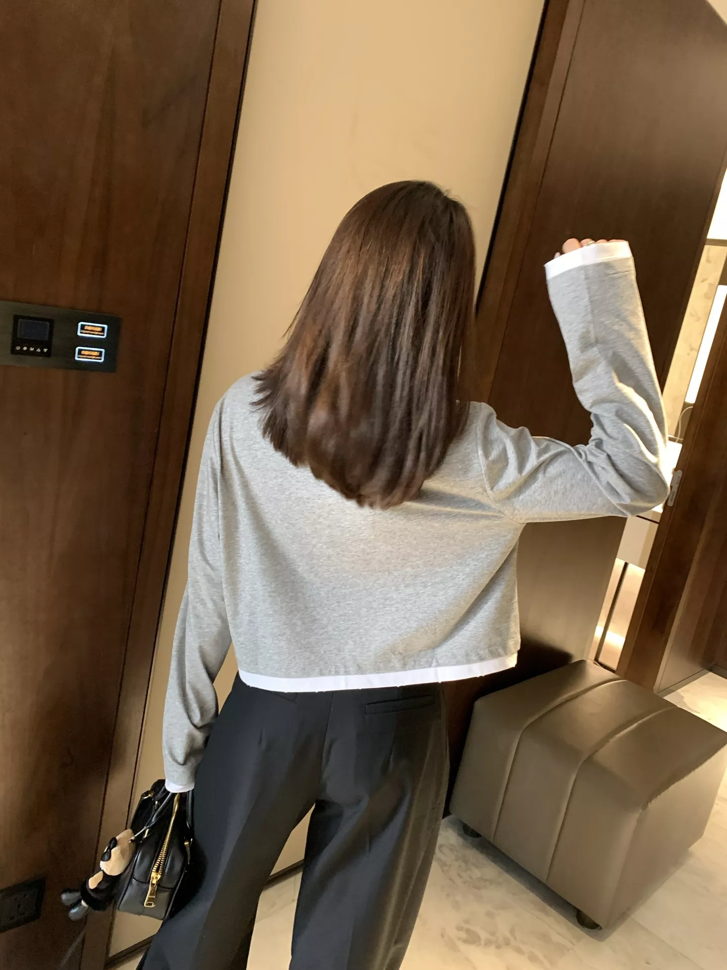 프라다 삼각 로고 크롭 레이어드 티셔츠 상세 이미지 72