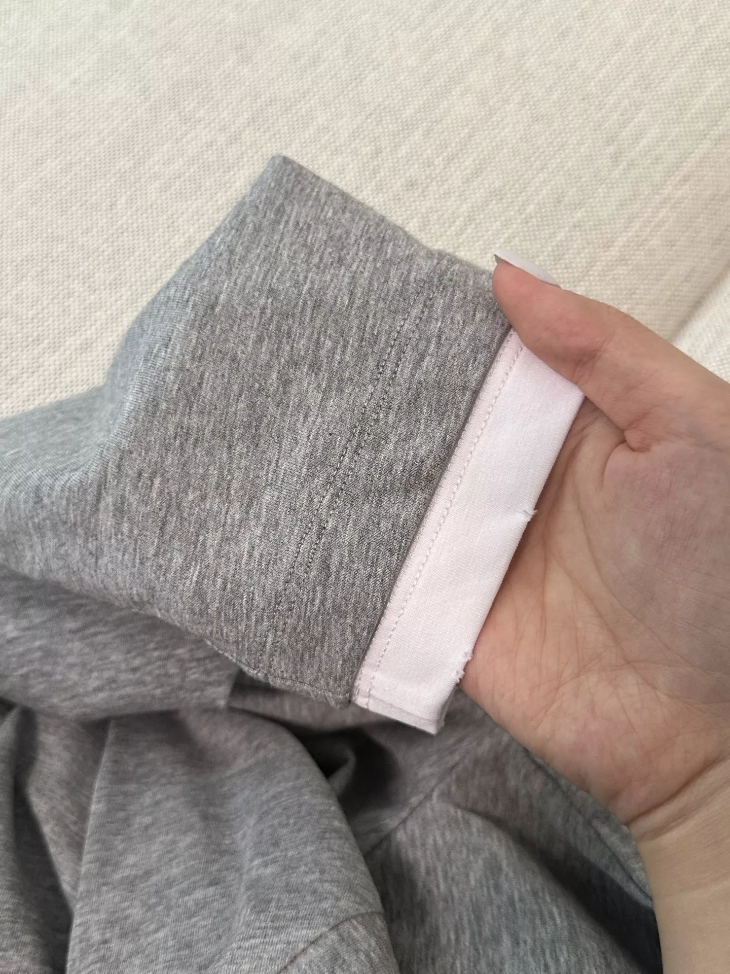 프라다 삼각 로고 크롭 레이어드 티셔츠 상세 이미지 15