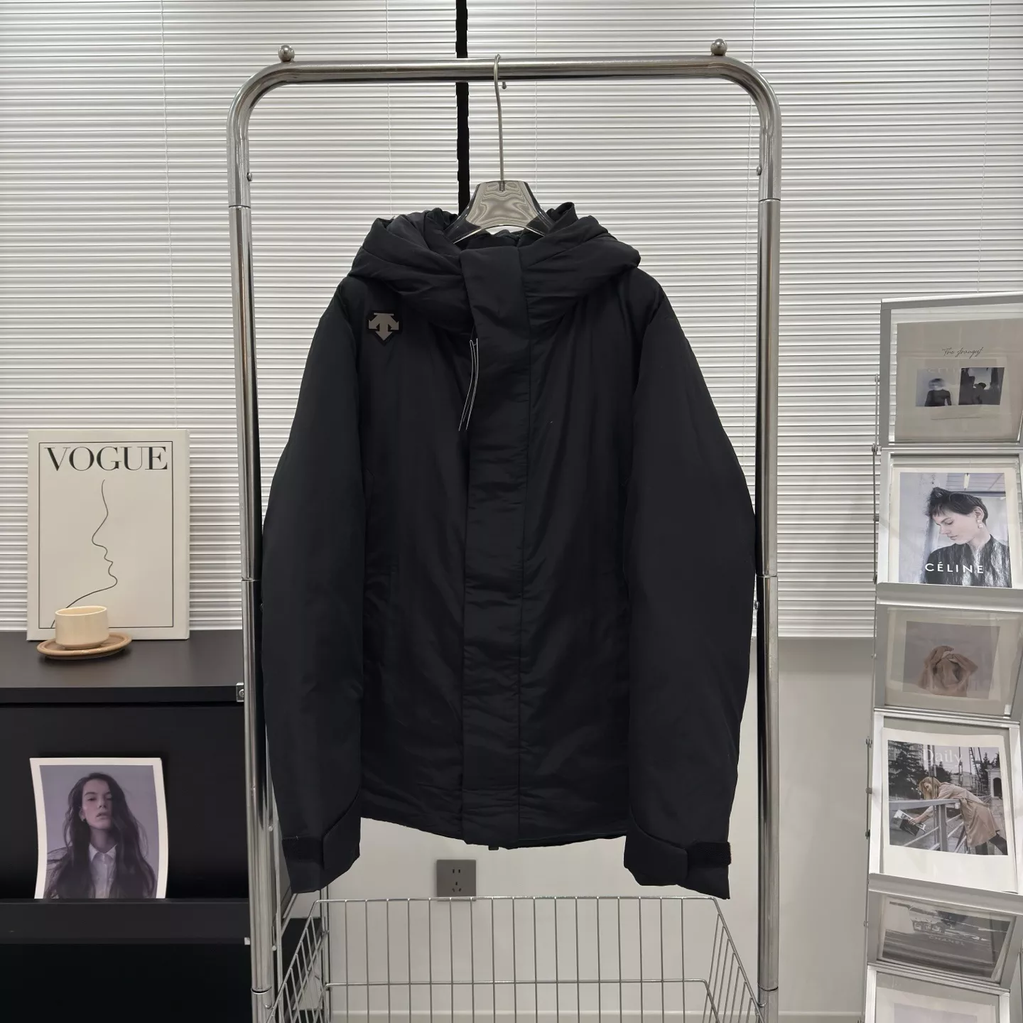 데상트 후드 다운 재킷 상세 이미지 3