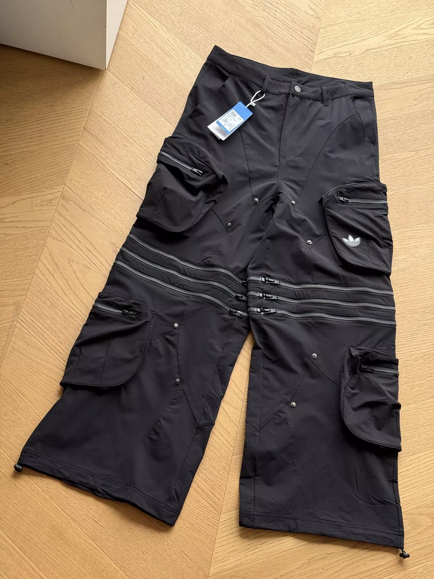 아디다스 멀티 지퍼 포켓 공용 카고 팬츠 상세 이미지 4