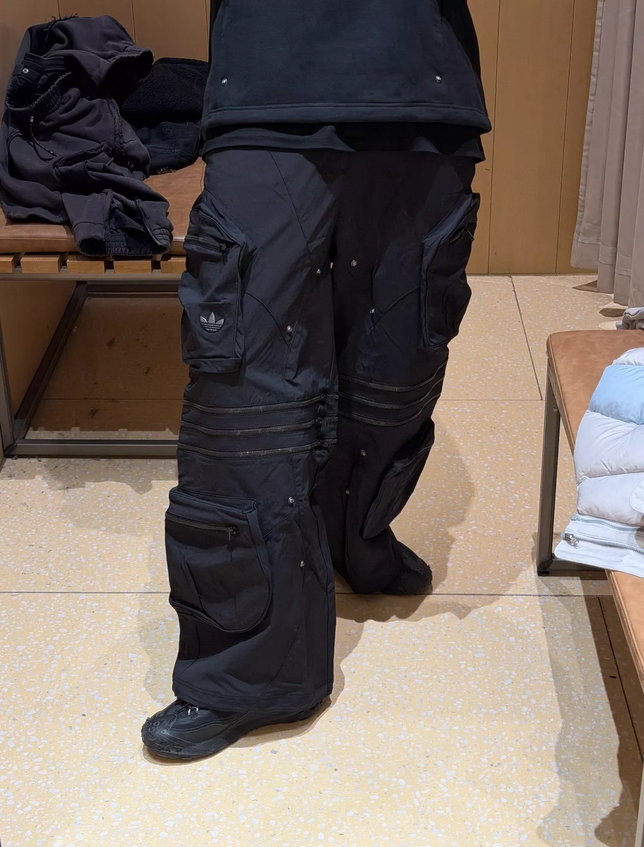 아디다스 멀티 지퍼 포켓 공용 카고 팬츠 상세 이미지 40