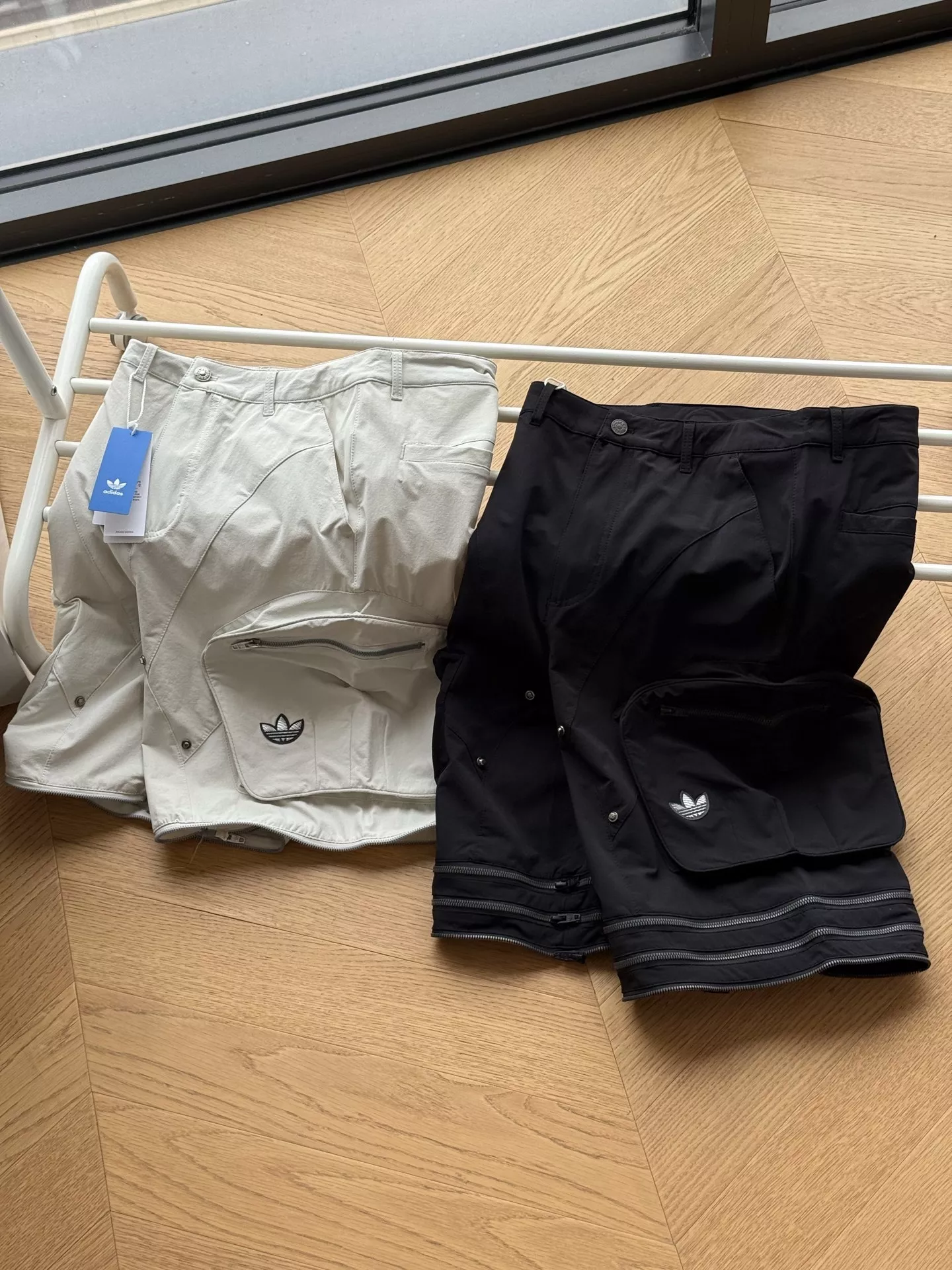 아디다스 멀티 지퍼 포켓 공용 카고 팬츠 상세 이미지 3