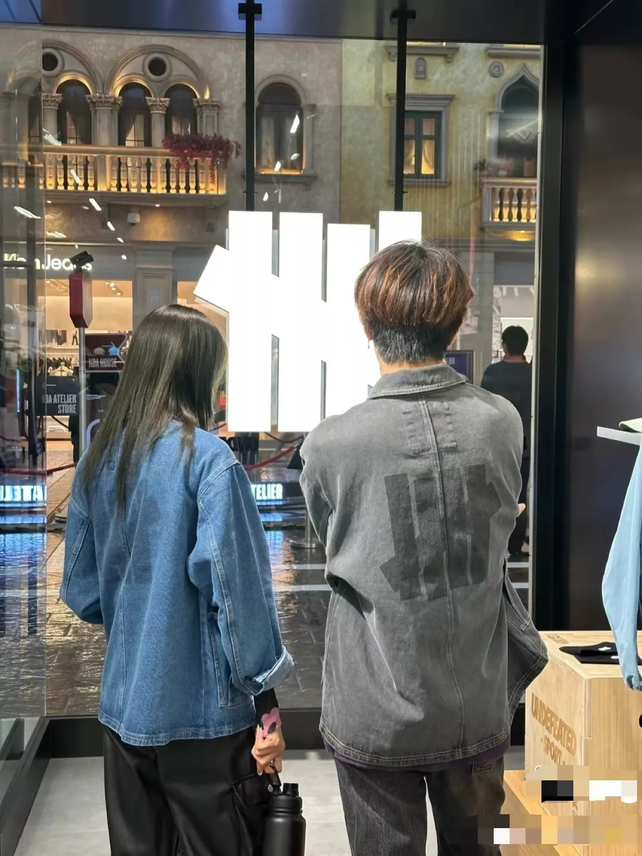 언디피티드 워싱 빈티지 로고 데님 집업 재킷 상세 이미지 23