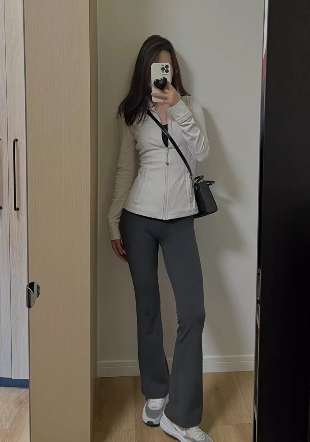 룰루레몬 여성 하이웨이스트 요가 부츠컷 팬츠 상세 이미지 27