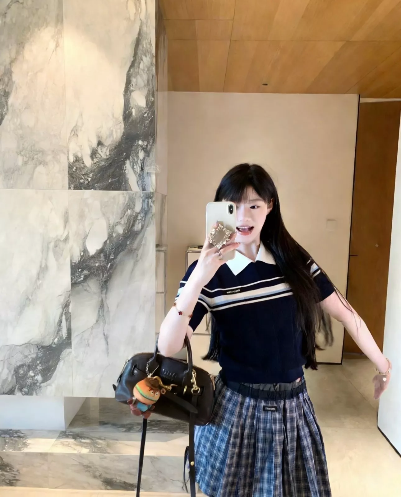미우미우 배색 카라 스트라이프 반소매 니트 상세 이미지 22