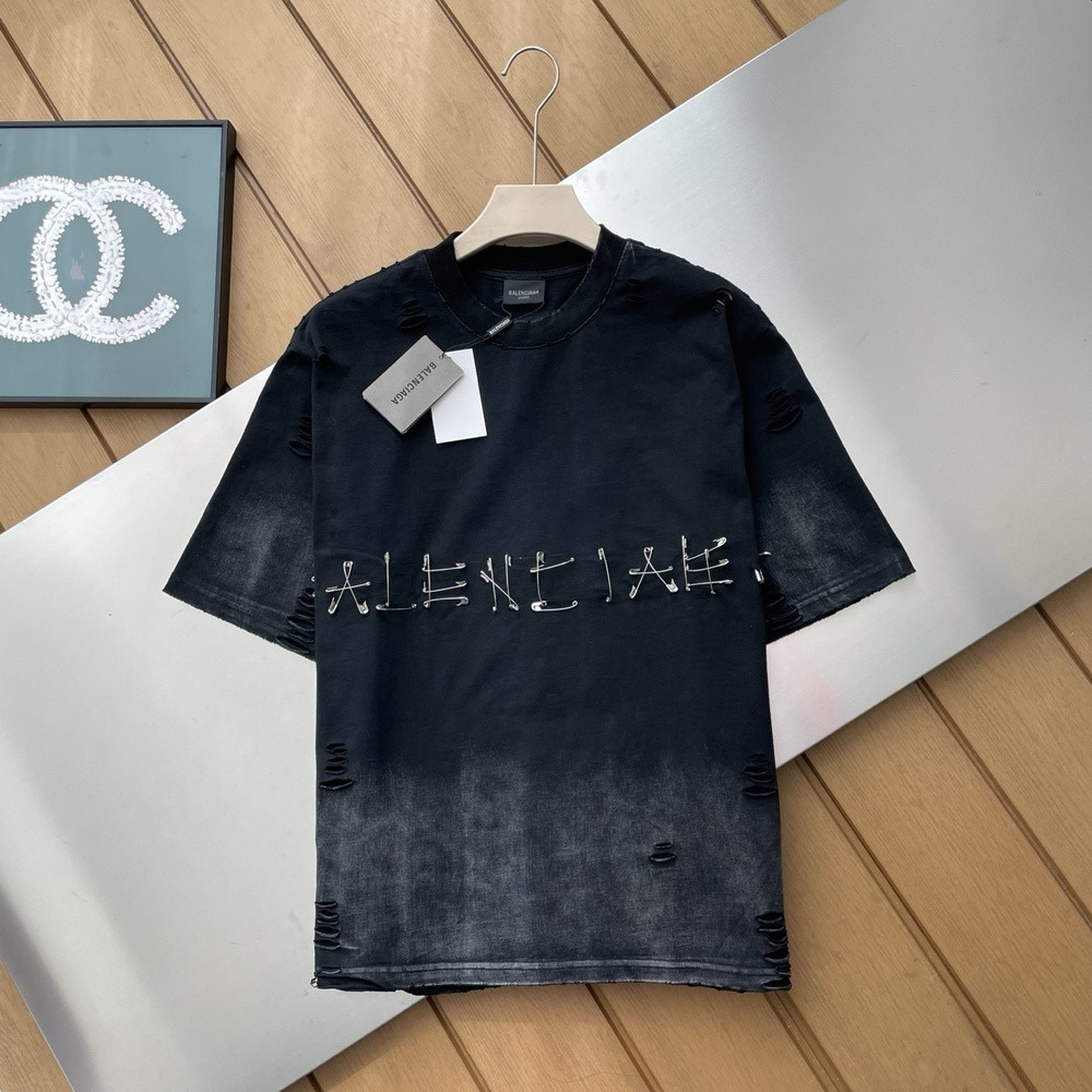 발렌시아가 메탈 로고 워싱 반소매 티셔츠