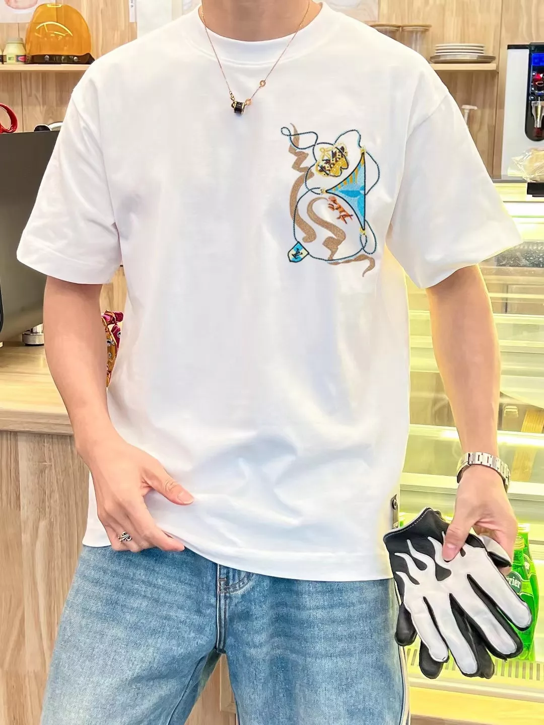 루이비통 크라운 자수 로고 반팔 티셔츠 상세 이미지 13